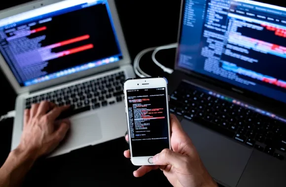 apple-ios-ipados-ve-macos-ta-hedefli-saldirilarda-kullanilan-cve-2025-43300-zero-day-acigini-giderdi Apple, CVE-2025-43300 Zero-Day Açığını iOS, iPadOS ve macOS’ta Giderdi