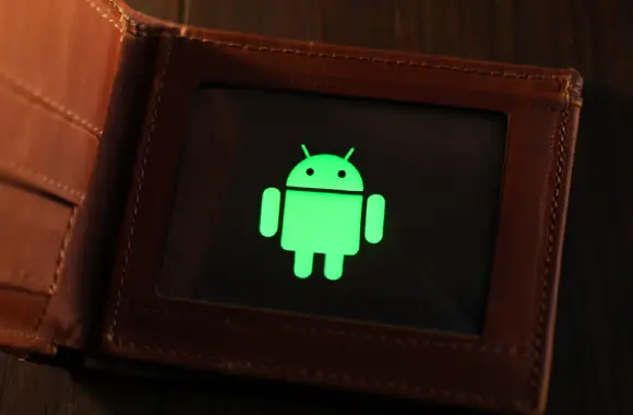 Yeni Android Truva Atı Datzbro: Yapay Zeka Destekli Facebook Etkinlikleriyle Yaşlıları Hedefliyor